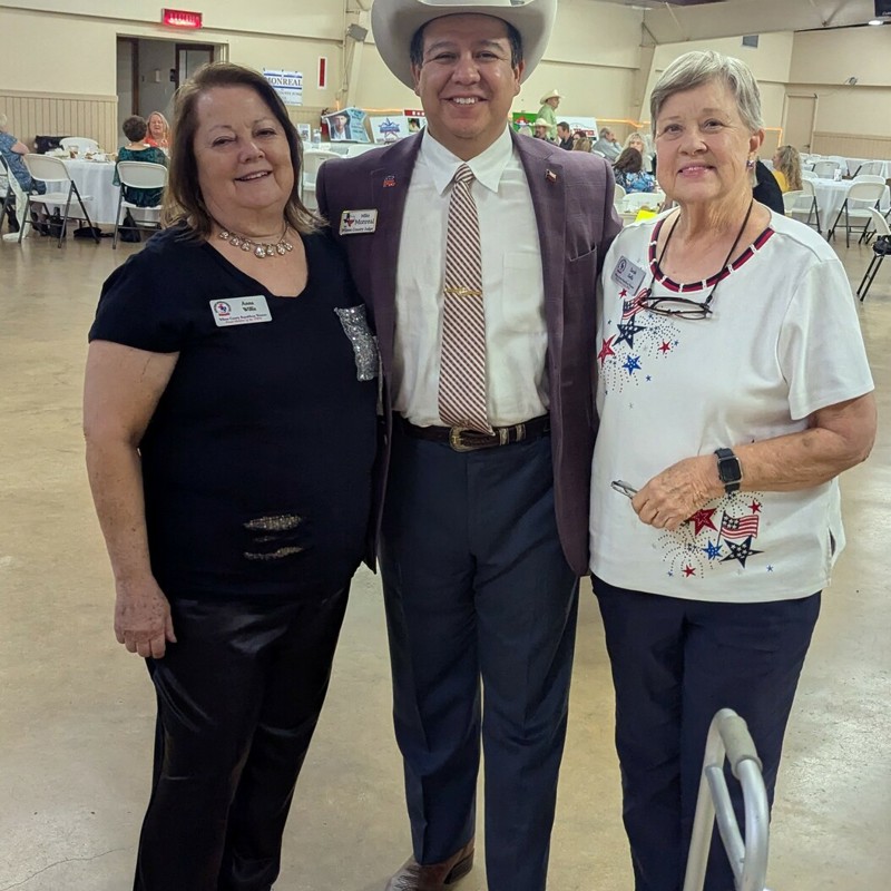 Mike had the opportunity to meet and mingle with some of Wilson County Republican Women's Club members, friends and family at the Wilson County's Got Style Fundraiser! Several local Wilson County boutiques were represented by fabulous volunteer models and the charcuterie boards were amazing.