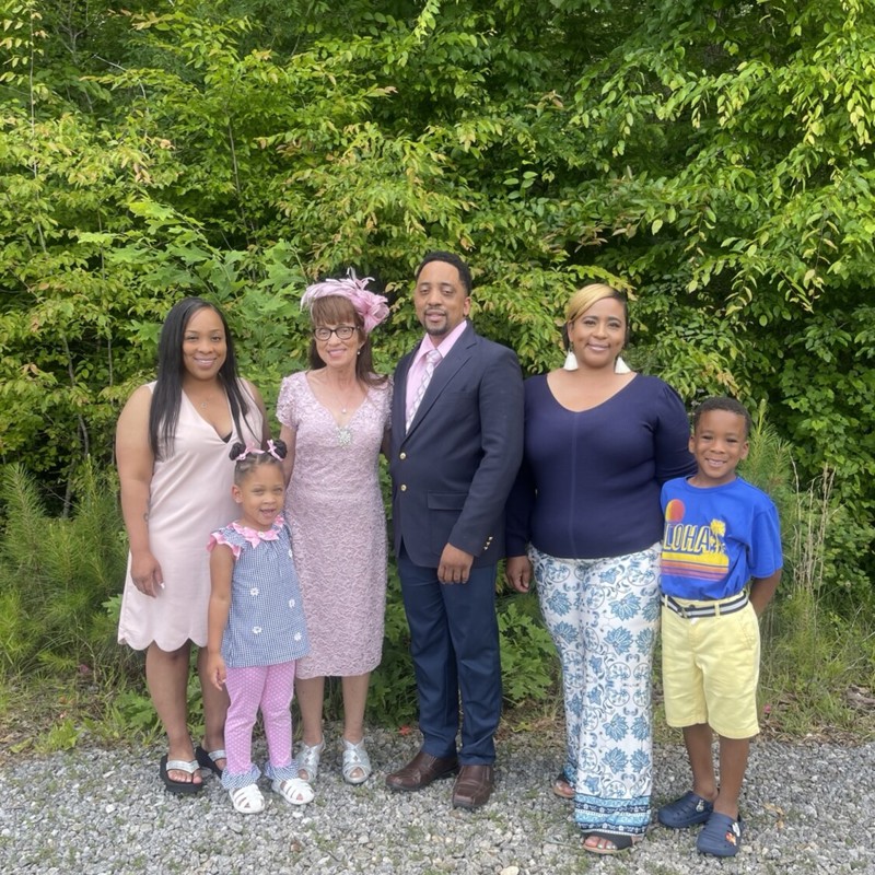 Me with my mom, sisters and niece and nepehw on Mothers Day 2024.
